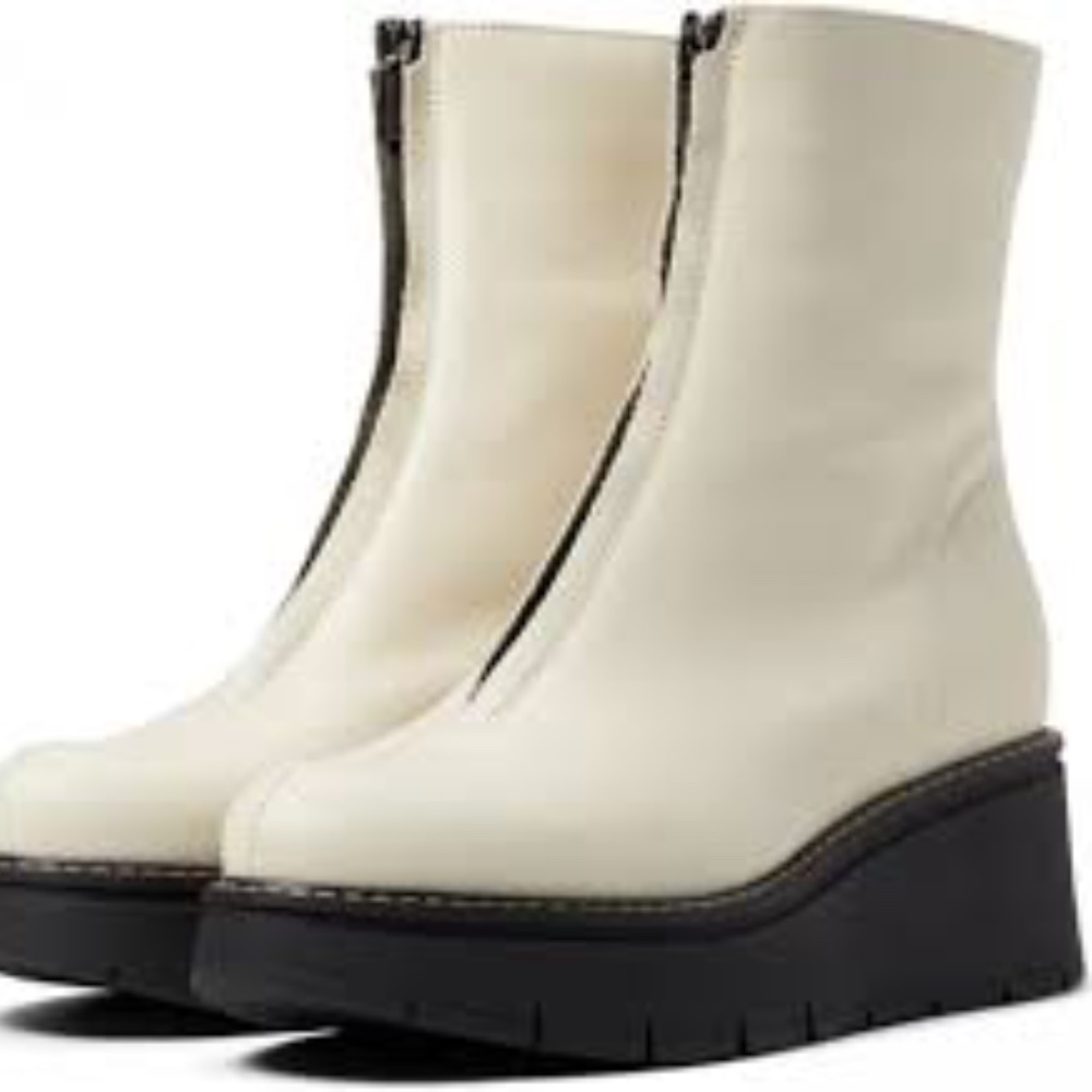 La Canadienne Gale Bootie in Bone - US size 10